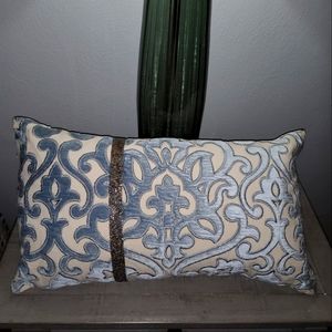 Callisto Decorative Luxury Pillow